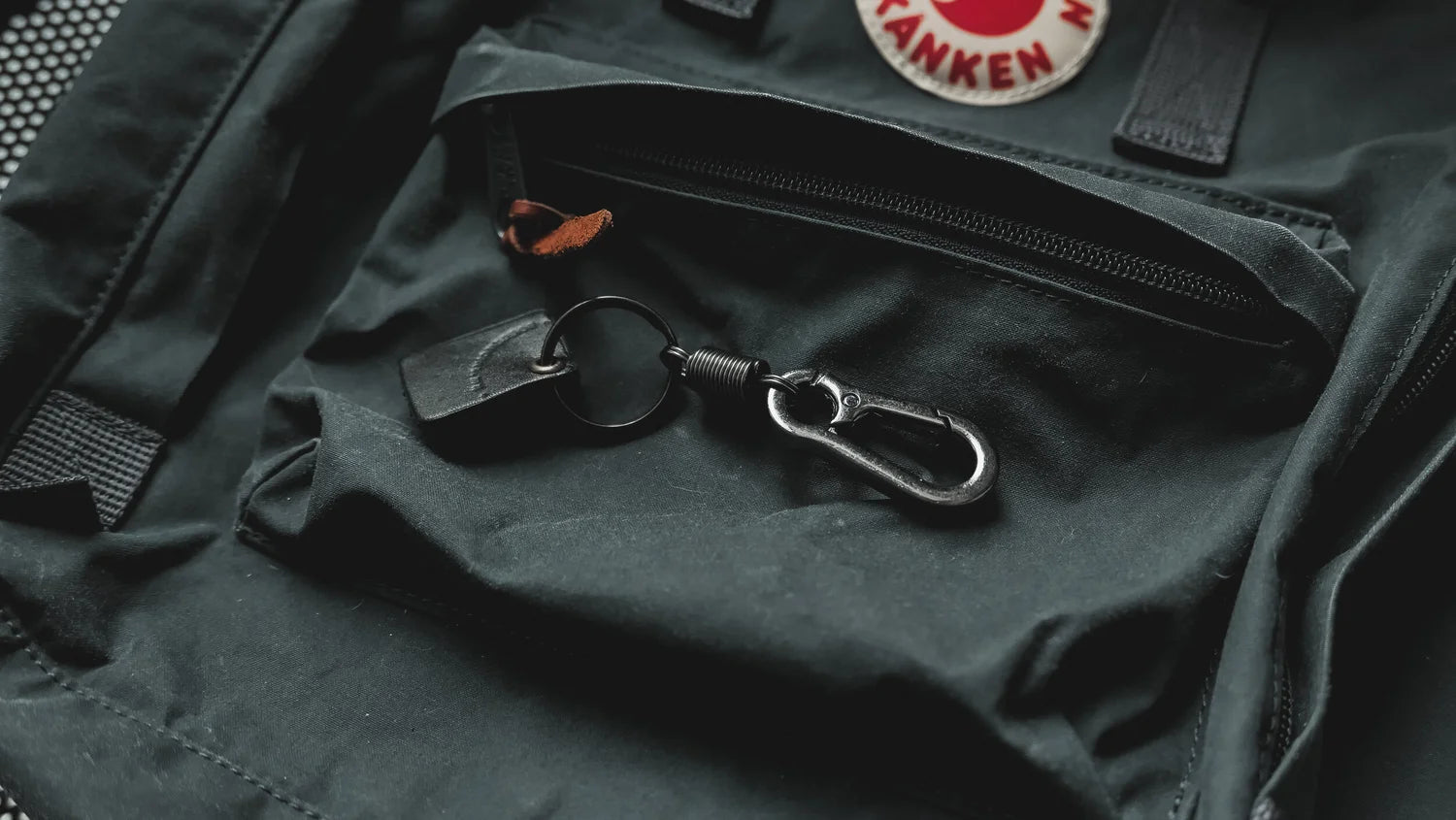 Minimal Hanger