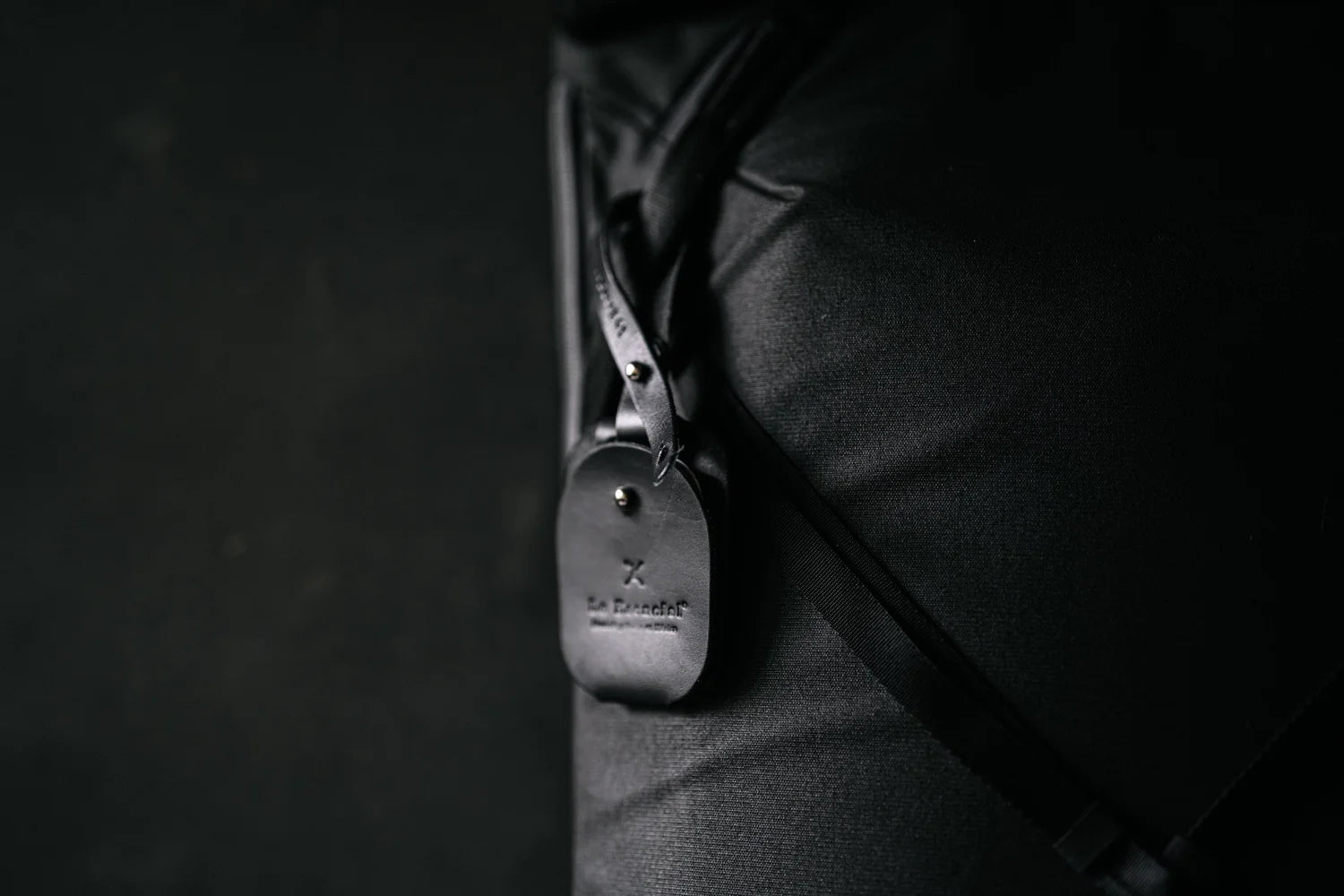 Seamless ID Tag