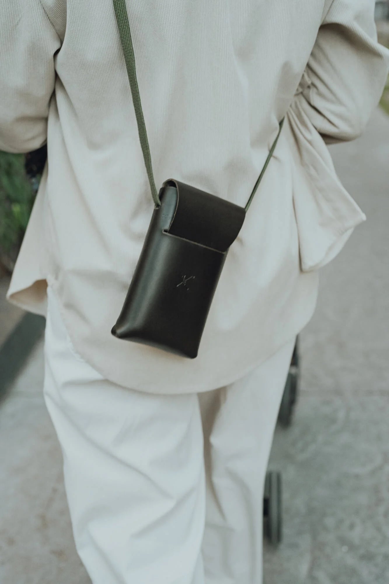 Seamless Phone Bag — Olive Green Limited Edition, vista 9